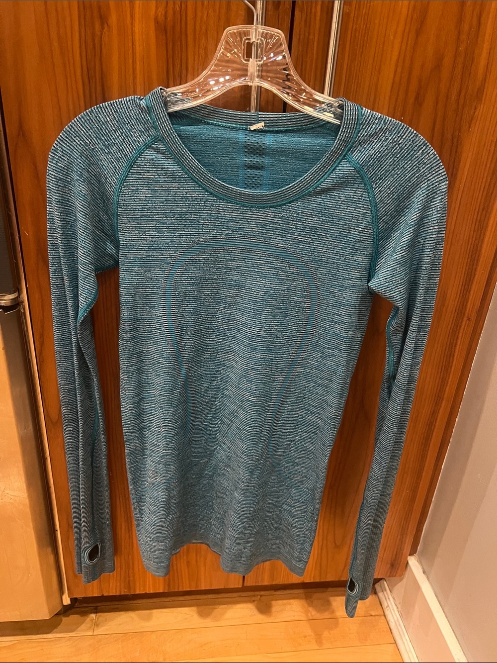 lululemon athletica Long-Sleeve Seamless Lululemon Active Top in Teal Blue Sz 4